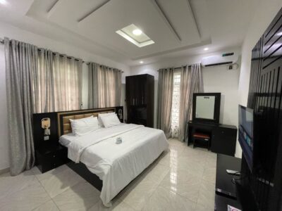 Driftwood Stylish 3-Bedroom Apartment in Prime Ikeja