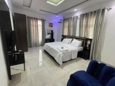 Elmcrest Exclusive 2-Bedroom Sanctuary Prestigious Ikeja GRA